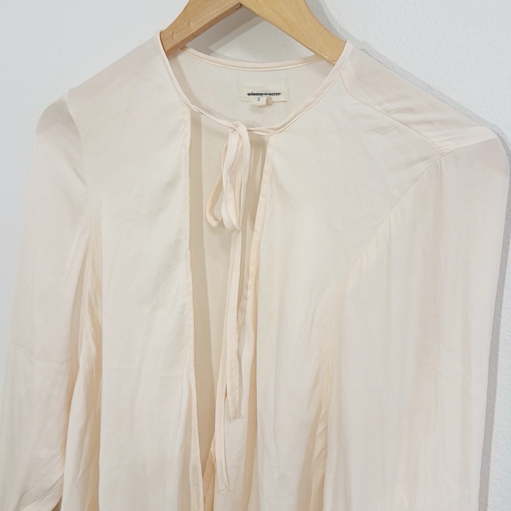 SILENCE & NOISE Cream Crossover Blouse High/Low Size Small - Picture 3 of 6